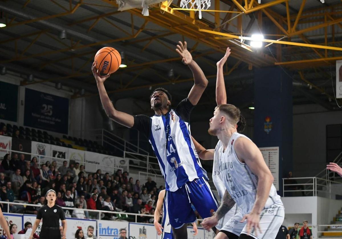 Mike Mukendi durante un partido.