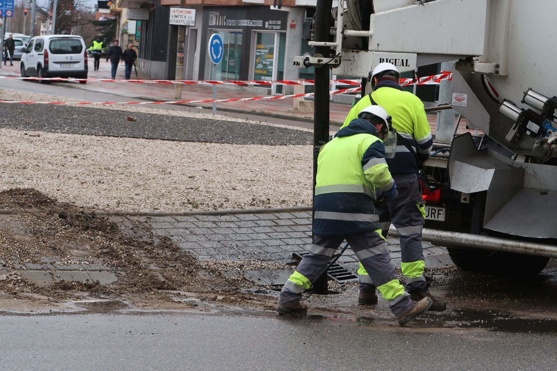 Imágenes de las consecuencias del reventón en Fernández Ladreda