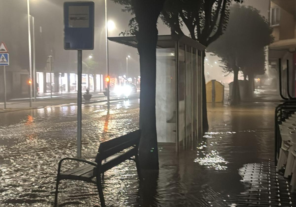 Agua anegando toda la zona.