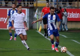 Un lance del derbi entre Cultural y Ponferradina.