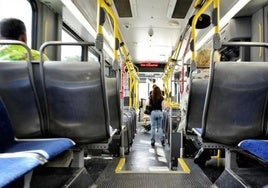 Interior de un bus interurbano.