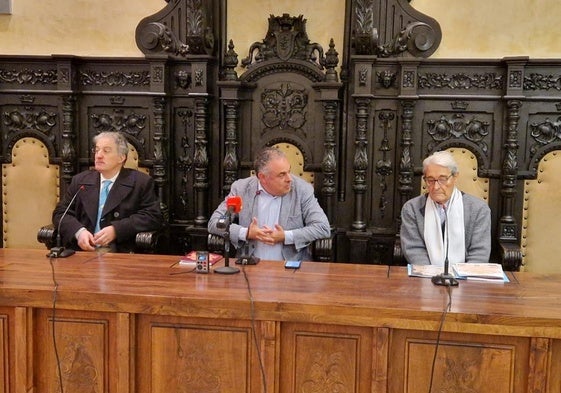 Acto de presentación de homenaje a los Rubín de Celis, presentan el Sr alcalde, D Benito Escarpizo y D Arsenio Garcia