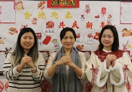 Xiafei Xu (profesora), Fengchun Peng (directora) y Tong Wang (profesora) del Instituto Confucio de León.