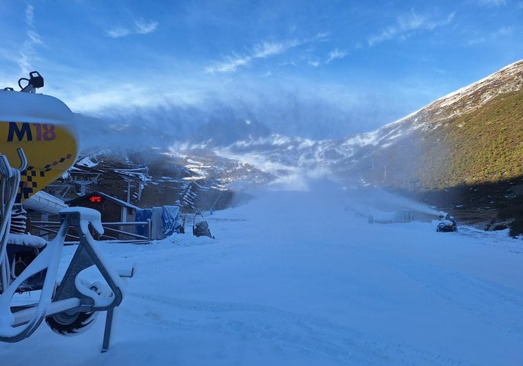 El coste de mantener nieve en San Isidro ya supera los 30.000 euros