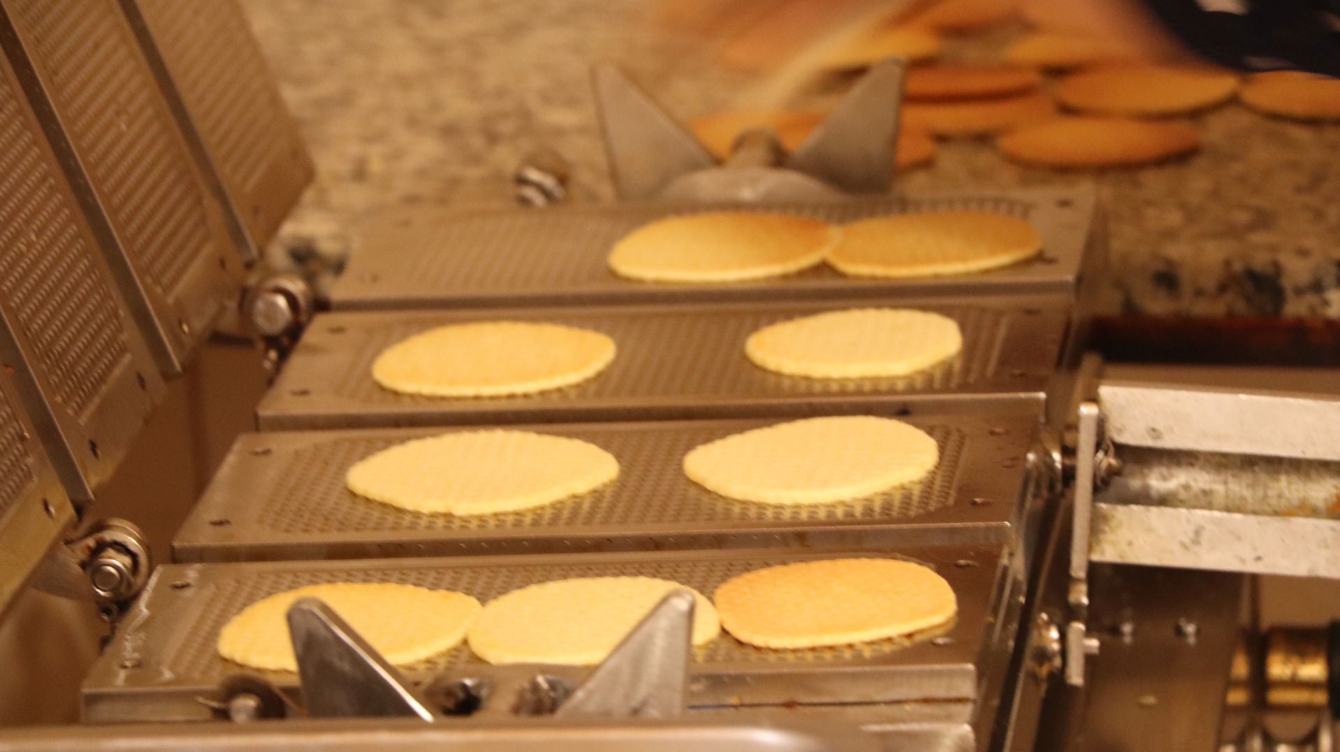 Así se hacen las galletas más famosas de Sahagún