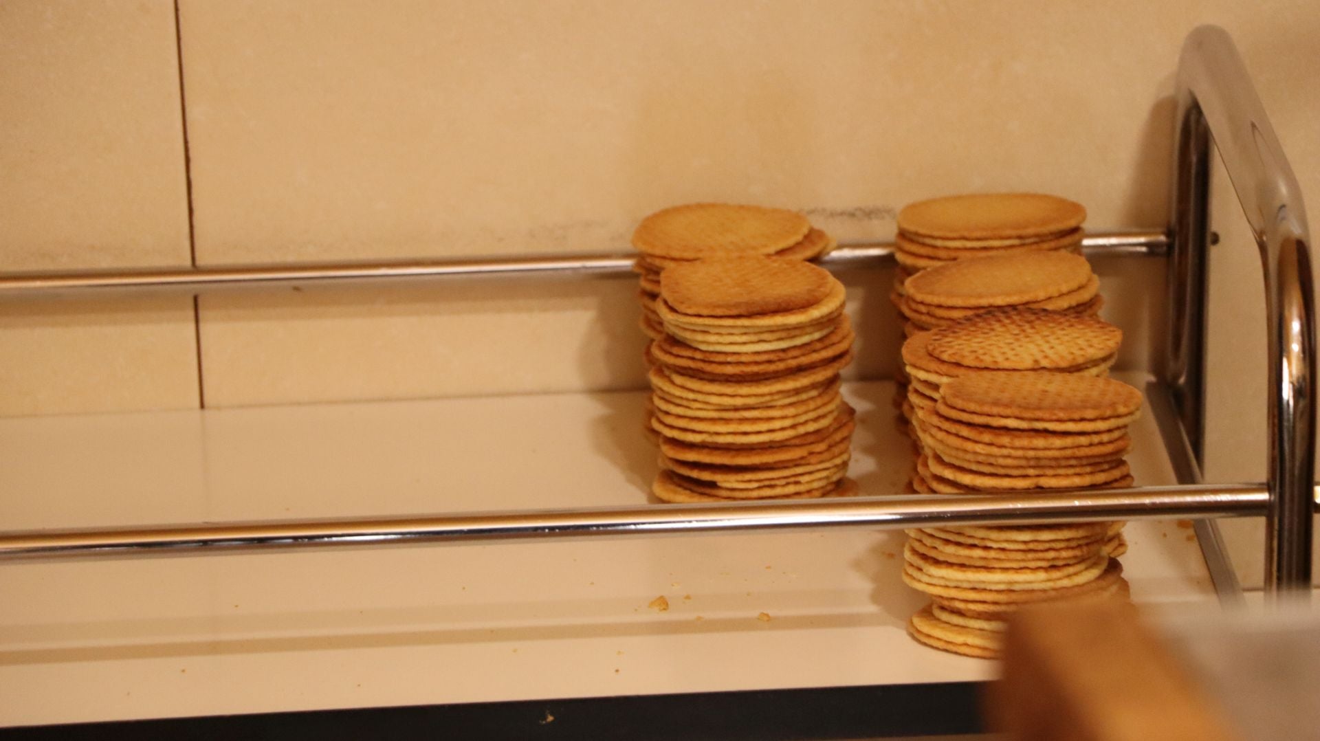 Así se hacen las galletas más famosas de Sahagún