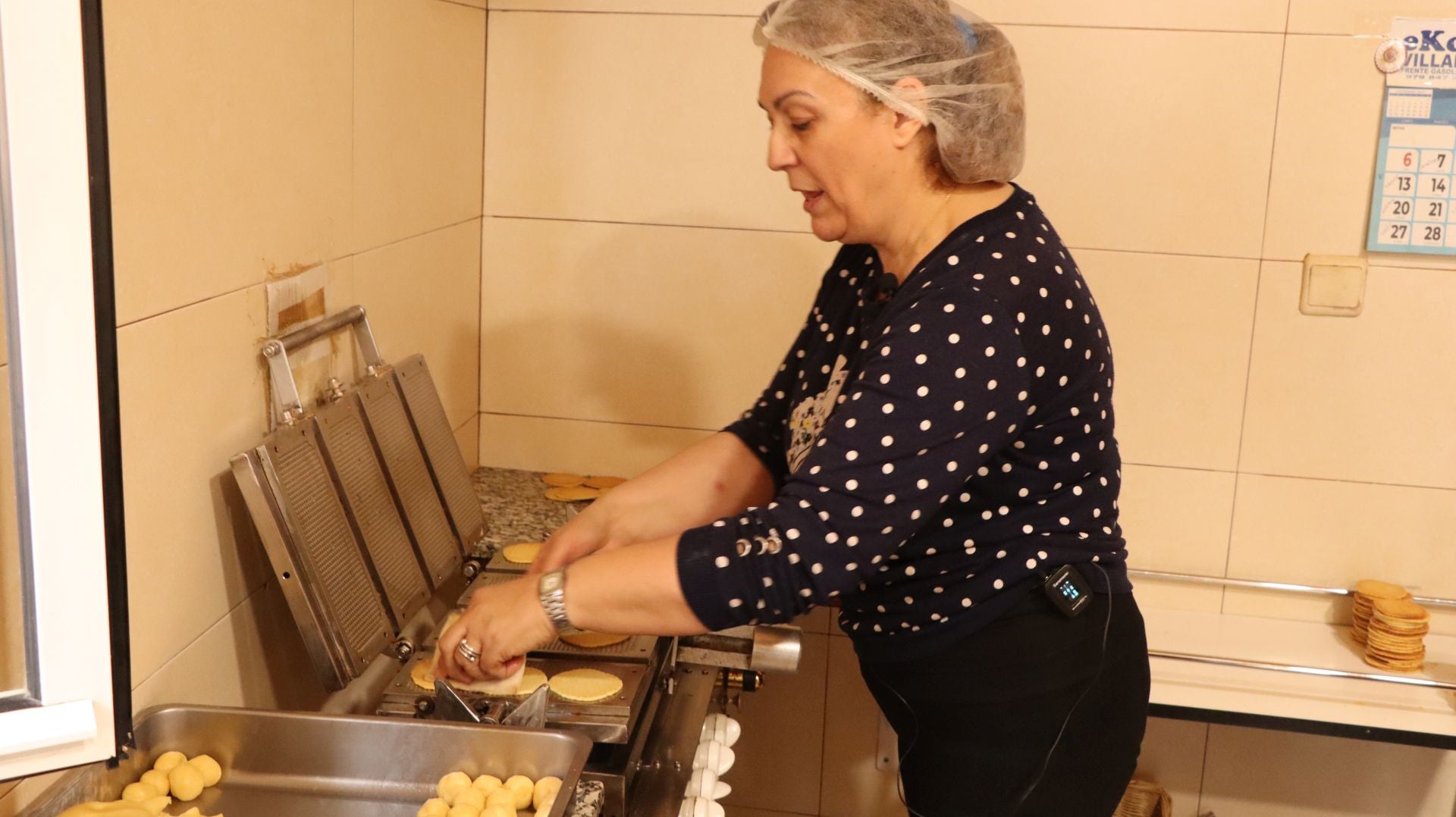 Así se hacen las galletas más famosas de Sahagún