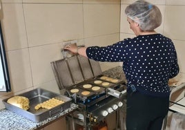 Fabricación artesanal de las galletas de hierro de Sahagún.