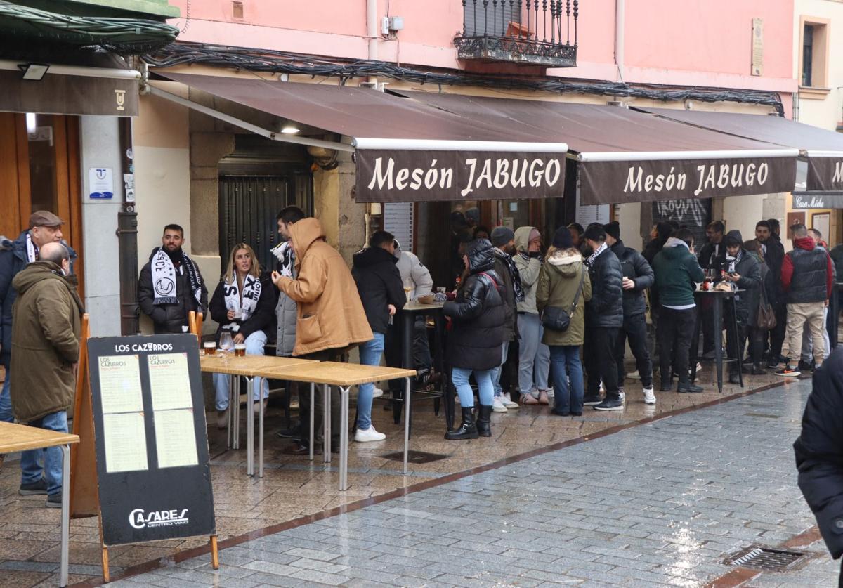 Imagen principal - La lluvia no frena la invasión unionista en León