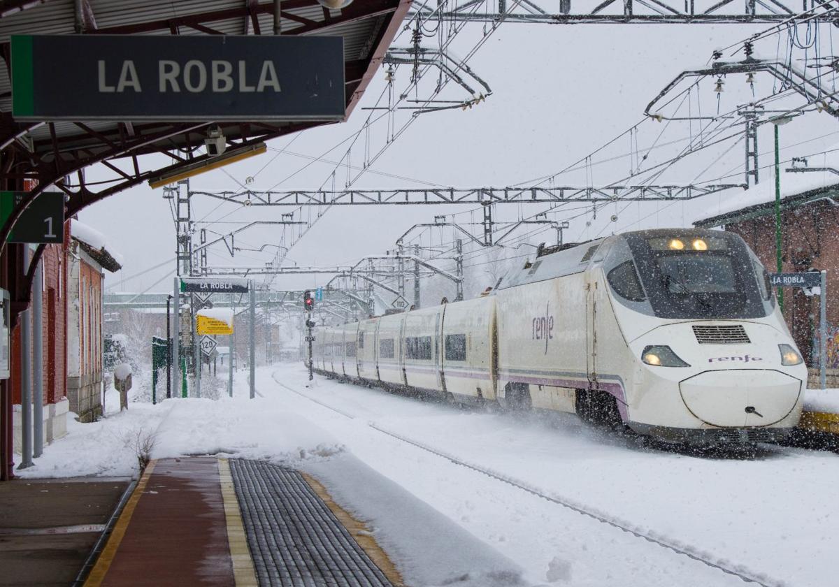 Tren en la estación de La Robla.