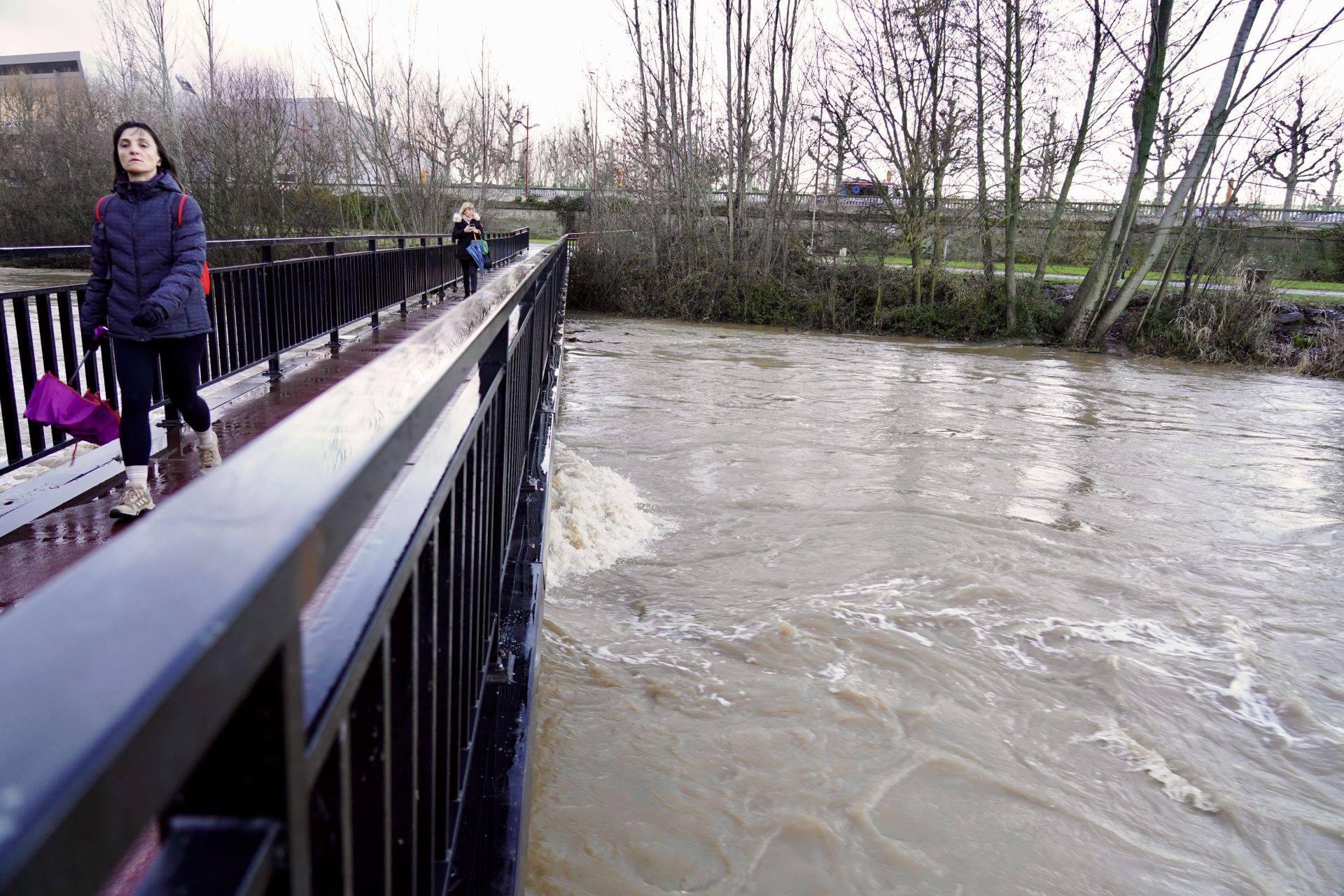 Las imágenes de la crecida del río Bernesga a su paso por León