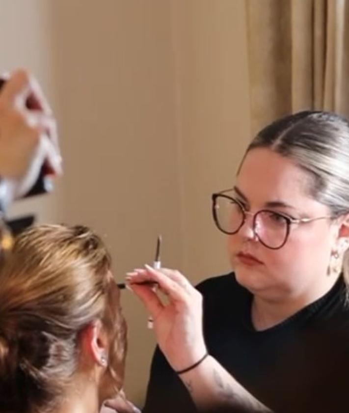 Imagen secundaria 2 - Imágenes de las actrices maquilladas por Raquel Recio.