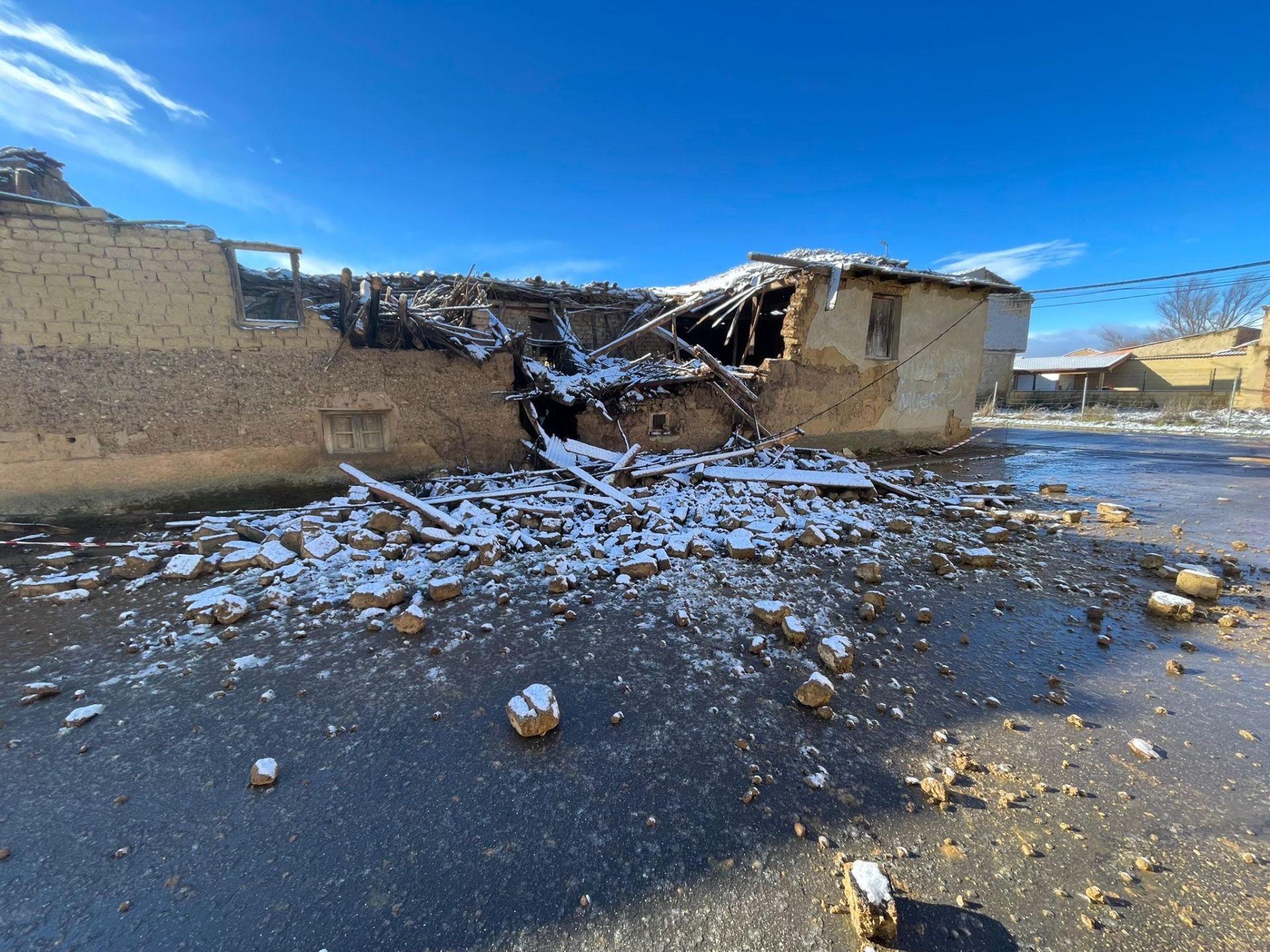 Derrumbe de una vivienda en un pueblo de León