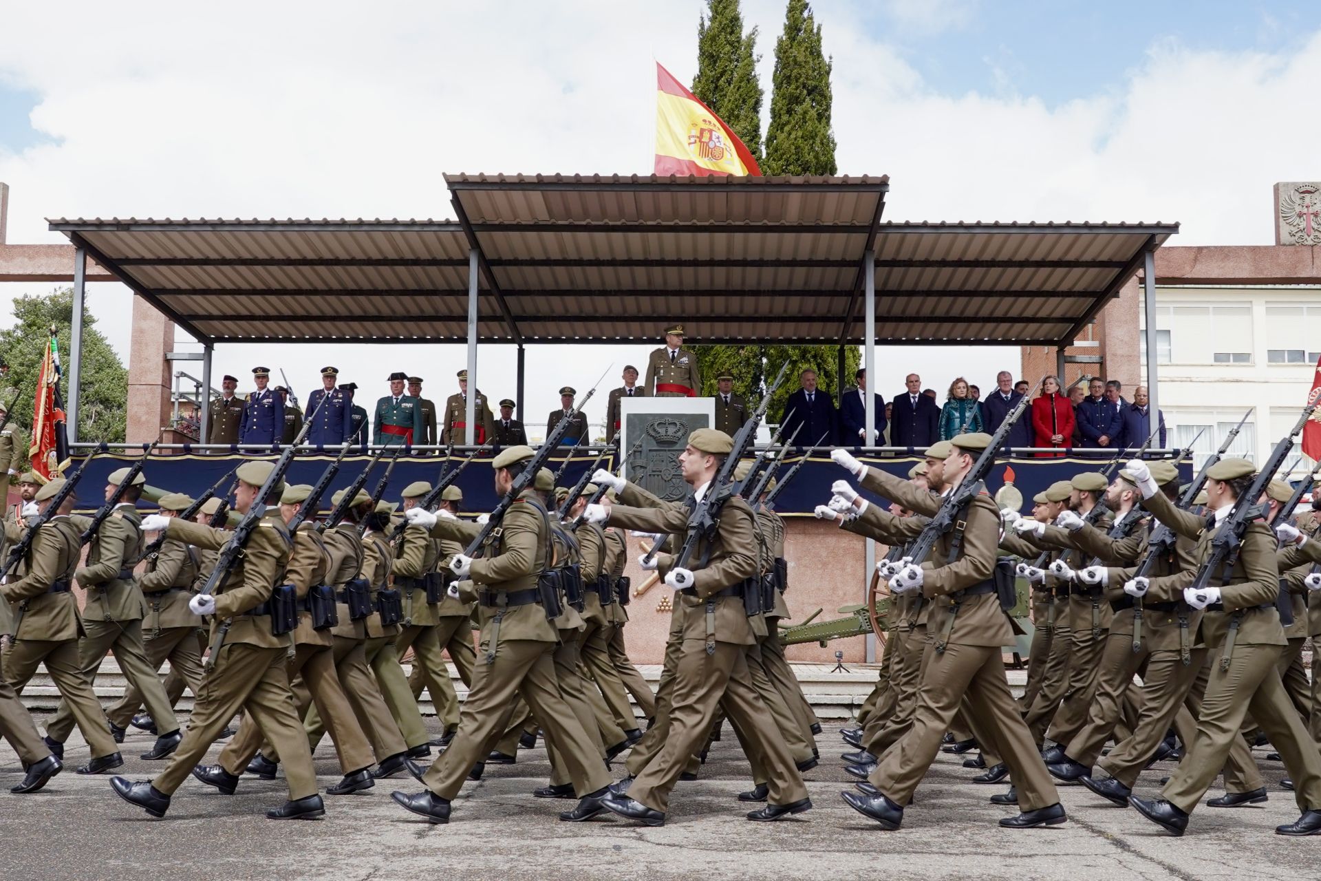 Varios militares de la base Conde de Gazola de Ferral del Bernesga, en León.