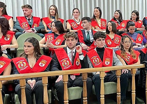 Egresados de Derecho de la ULE.