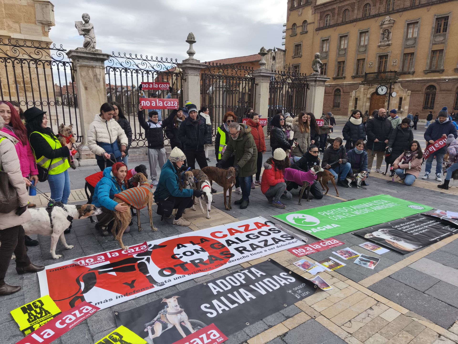 Concentración en la plaza de Regla