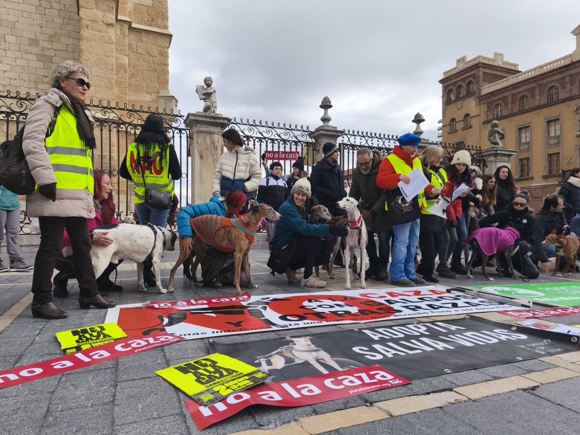 Concentración en la plaza de Regla