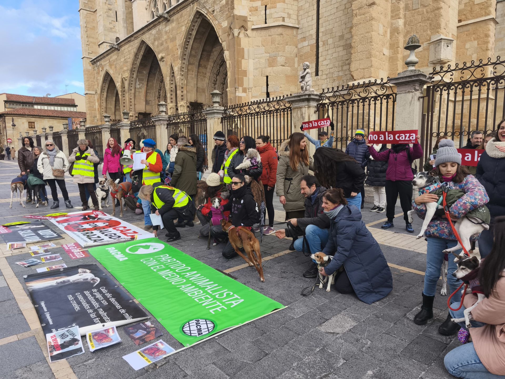 Concentración en la plaza de Regla