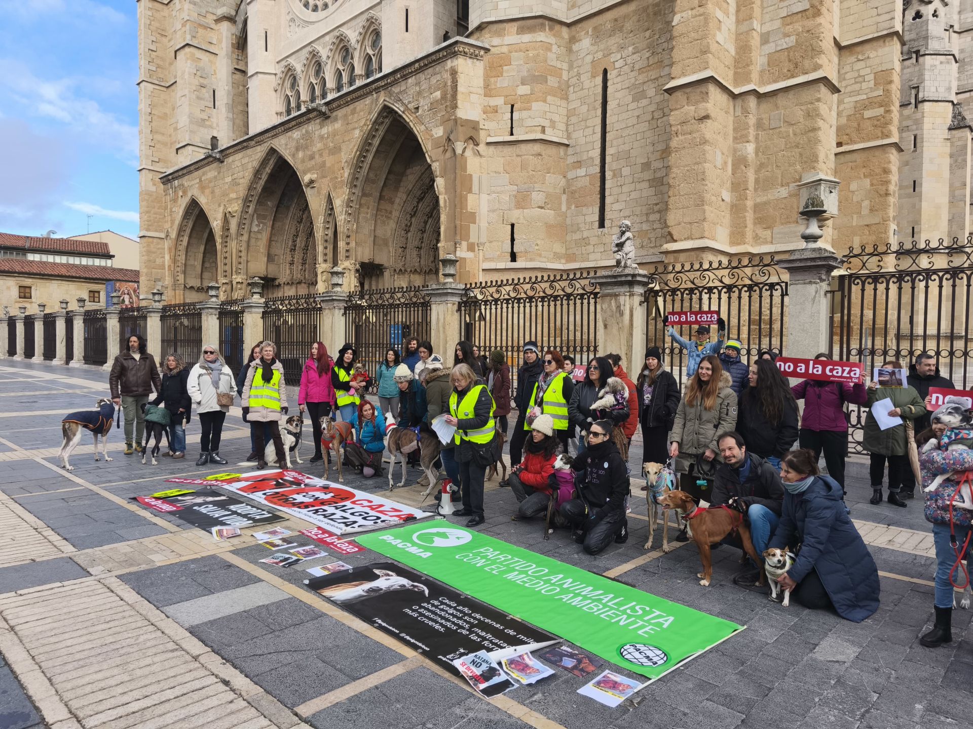 Concentración en la plaza de Regla