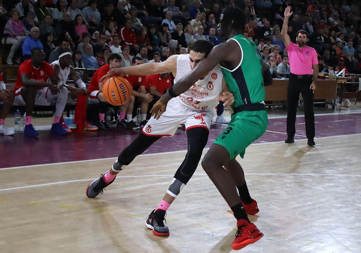 Ochi, en el partido de la primera vuelta ante Cáceres.