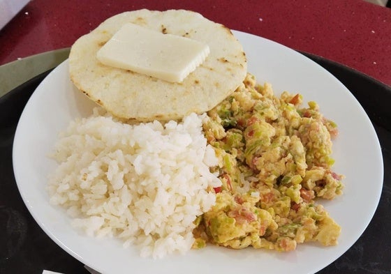 Plato colombiano en Salsa y Sabor