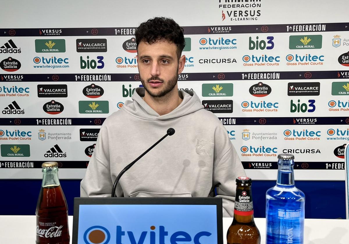 Esquerdo, en la sala de prensa de El Toralín.