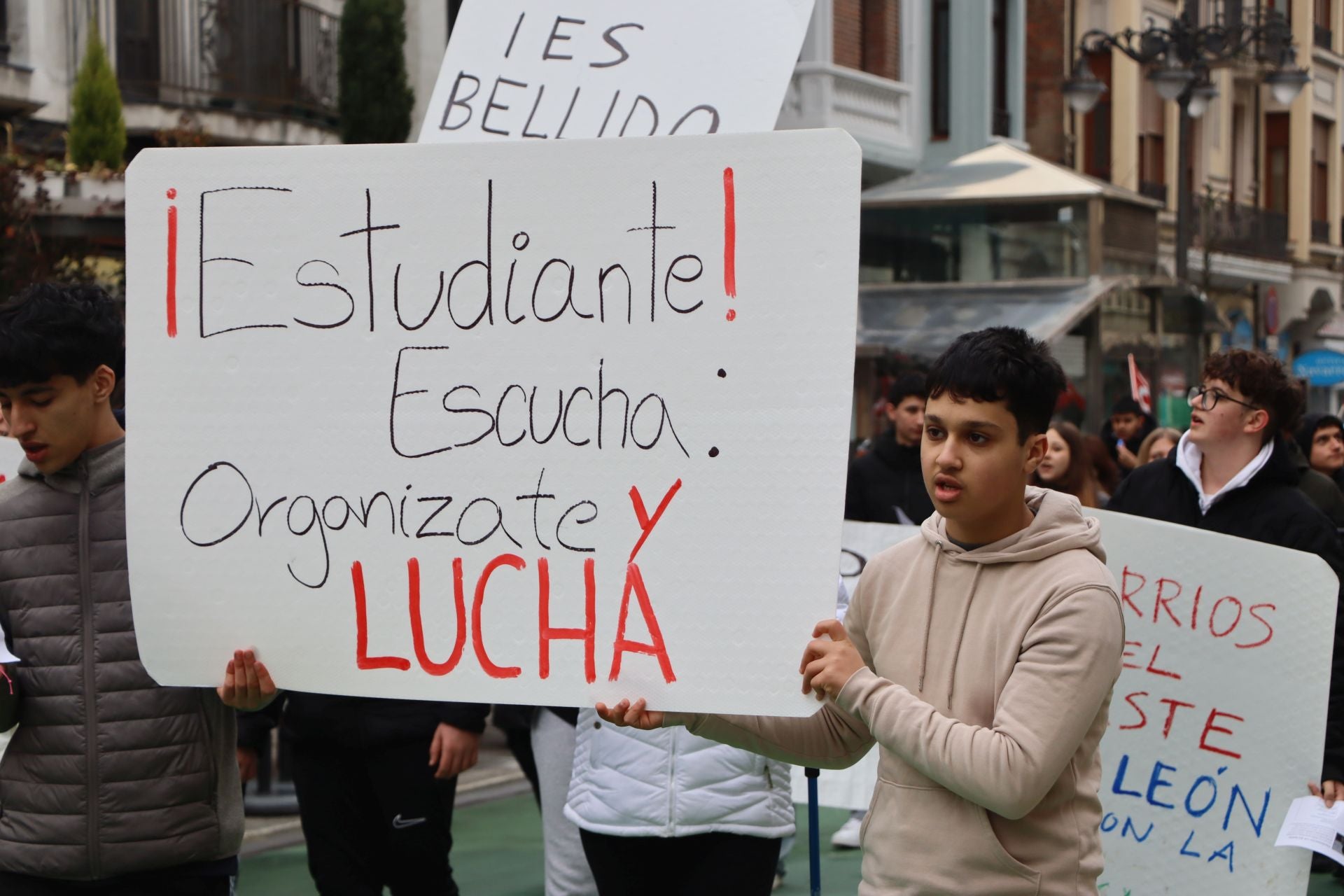 Manifestación del IES García Bellido en el centro de León