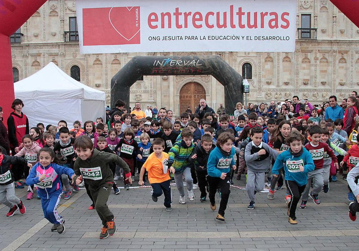 Salida de la carrera infantil 'Corre por una causa'.