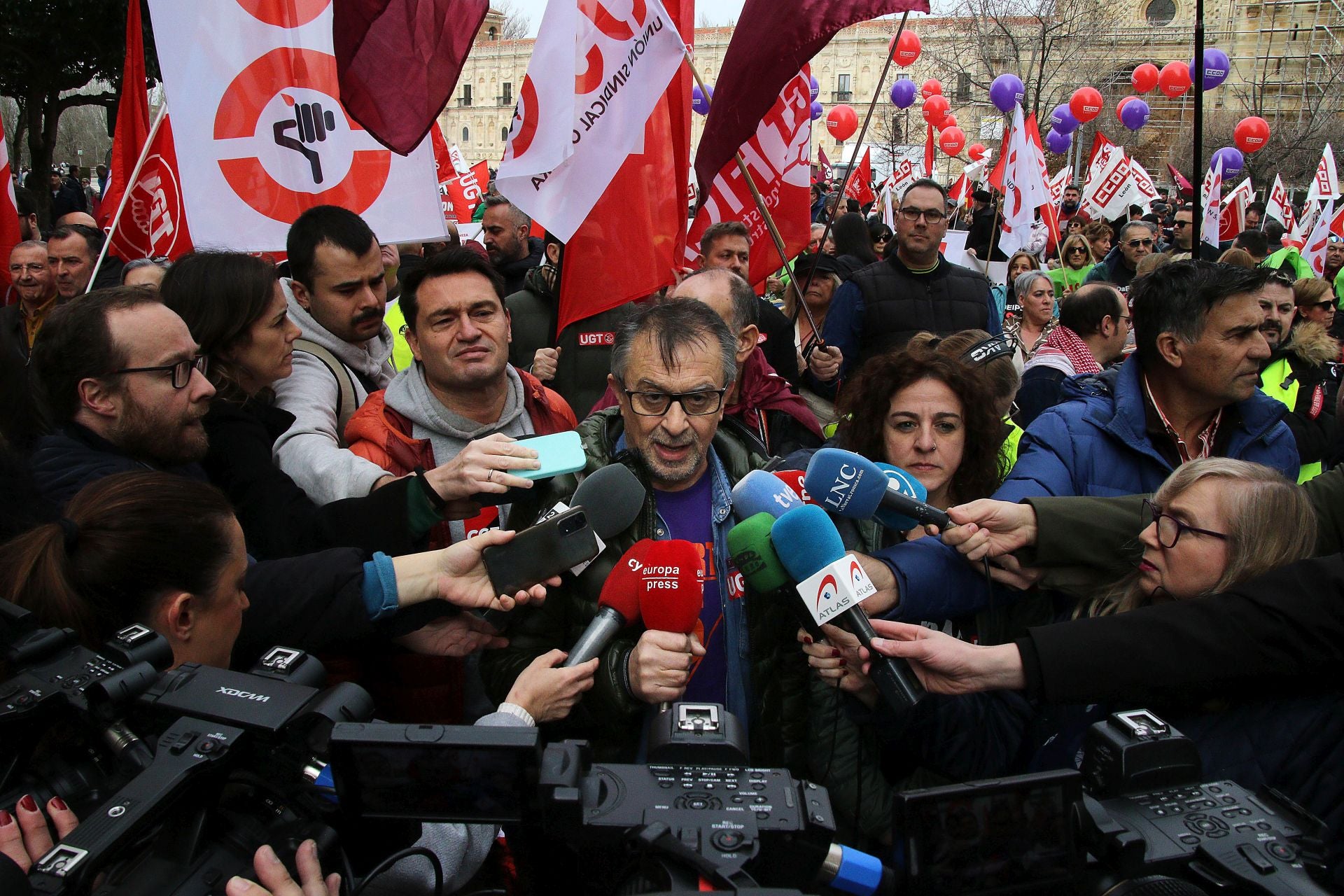 El 16-F, manifestación por el futuro de León, vista por Peio García