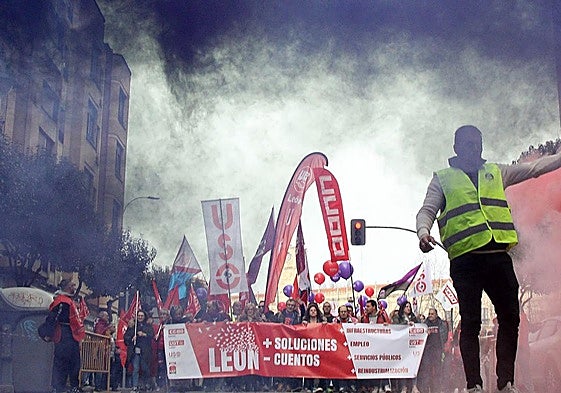 Cabecera de la manifestación a su salida de San Marcos.