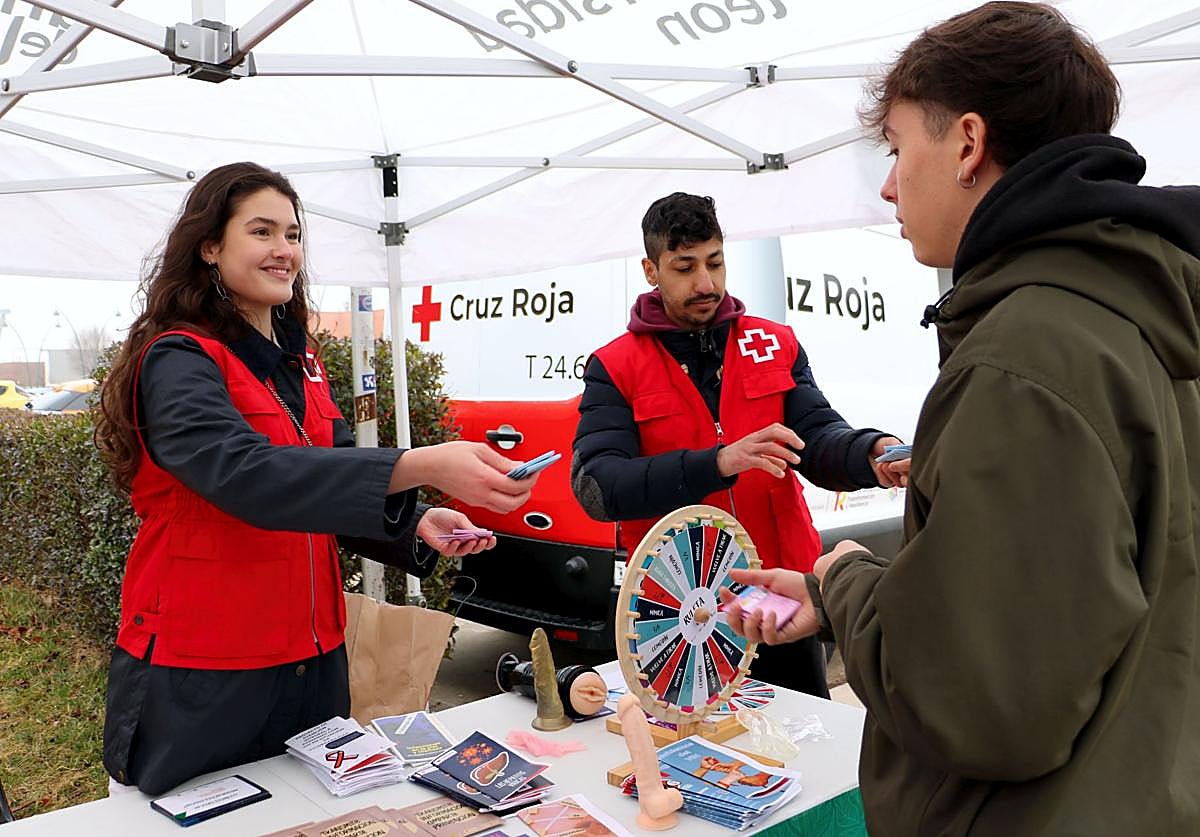Imagen principal - Un checkPoint para prevenir las enfermedades de transmisión sexual en León