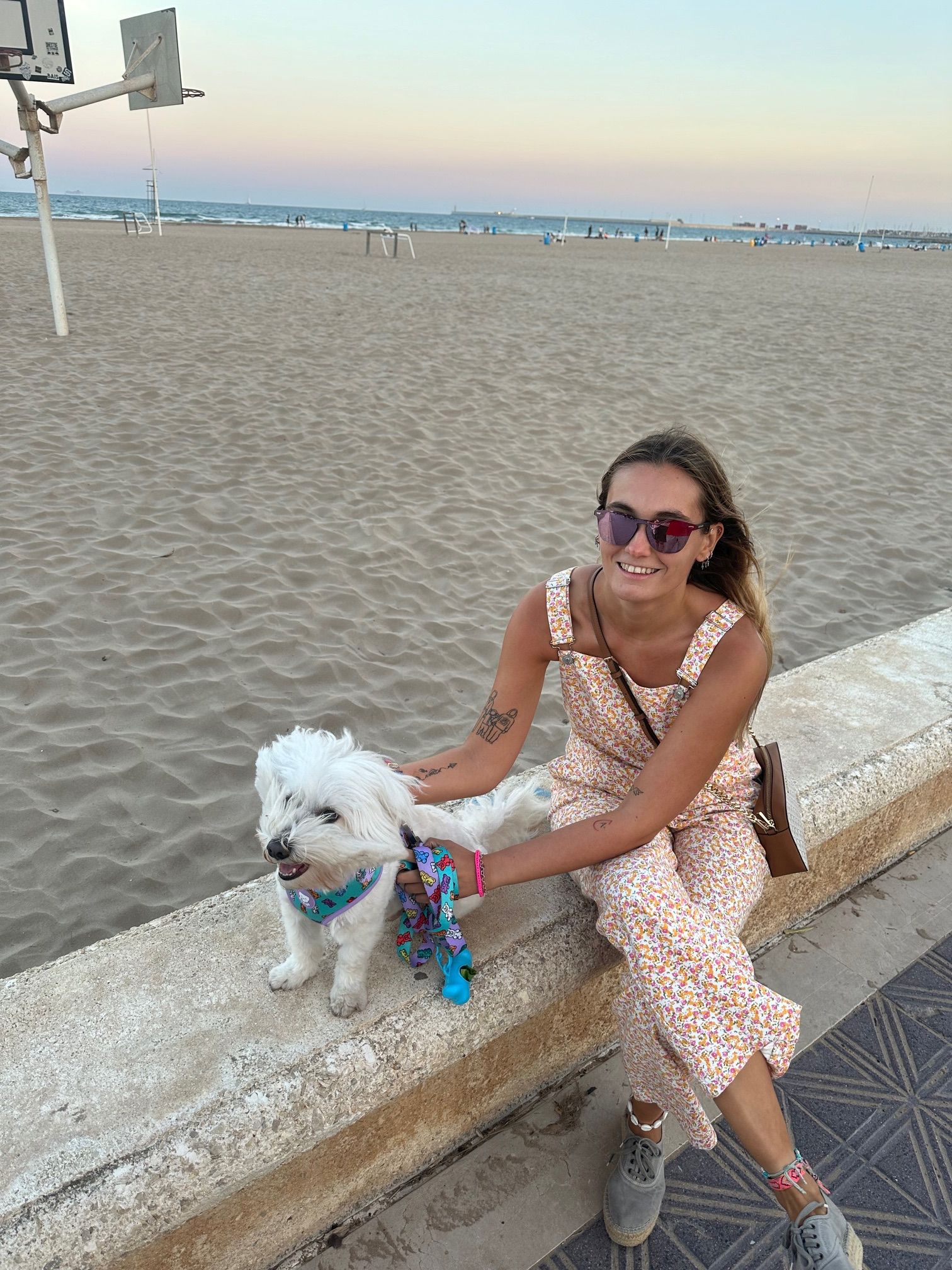 Coco, casi 5 años, sale con Arantxa y, aunque son de León, viven y nos leen desde Valencia, desde nos mandan esta foto.