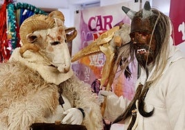 Antruejos en la presentación de los carnavales en el Ayuntamiento.