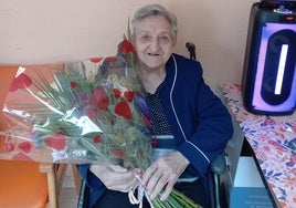 María Sevillano celebró su 100 cumpleaños rodeada de amigos y familiares.