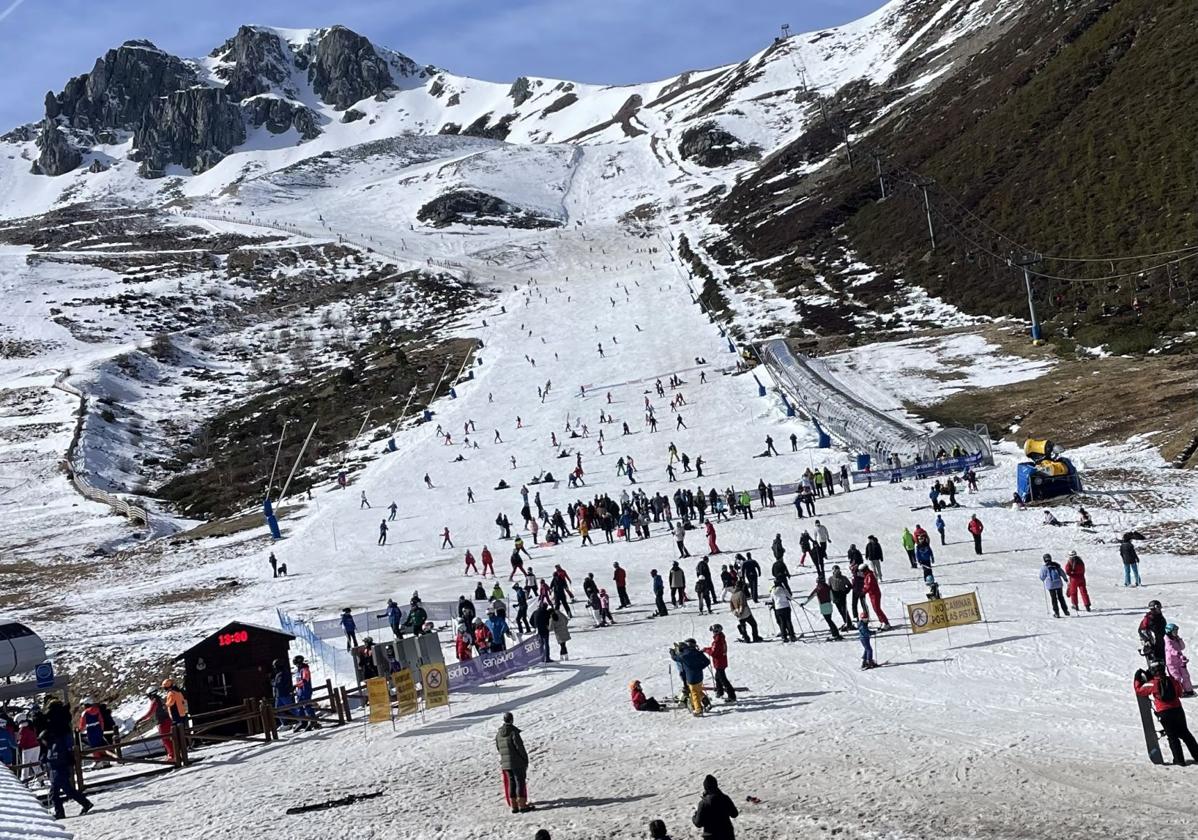 Más de 3.300 personas esquiaron en San Isidro este fin de semana