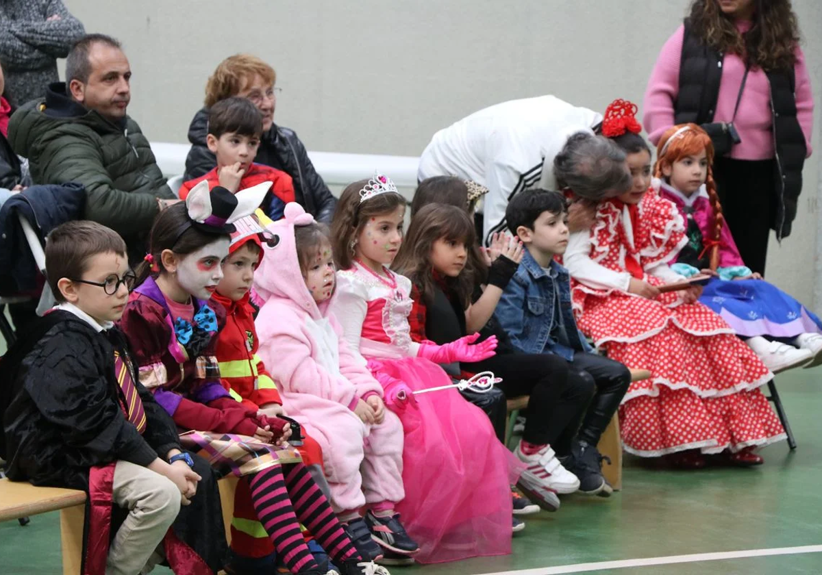 Vive el Carnaval en Sariegos con su concurso de disfraces