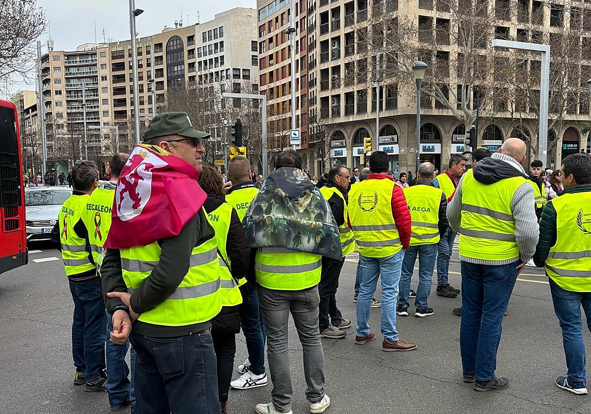 Imagen principal - Imagen de la concentración en Zaragoza.