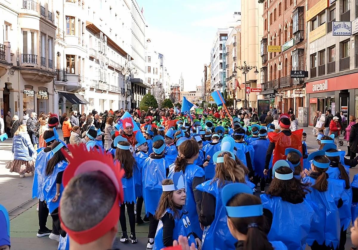 Imagen principal - Desfile de carnaval del Colegio Sagrado Corazón de León