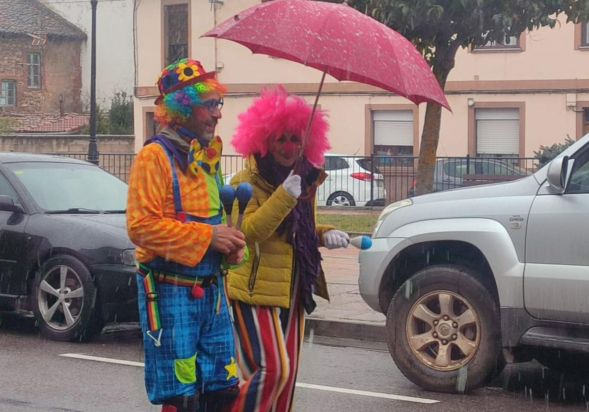 El aguanieve empaña el Carnaval y varias localidades de León suspende sus desfiles