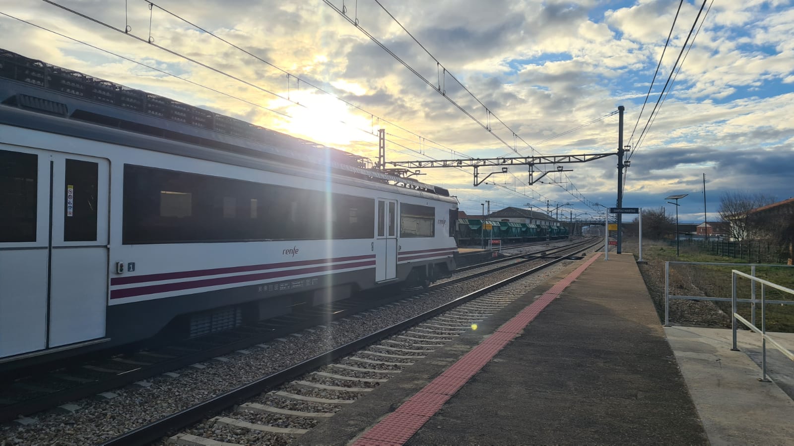 Así se encuentra la abandonada estación de tren de Santas Martas