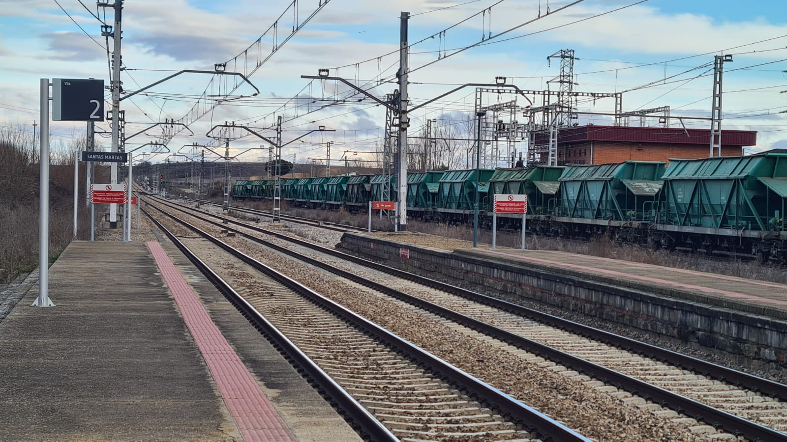 Así se encuentra la abandonada estación de tren de Santas Martas