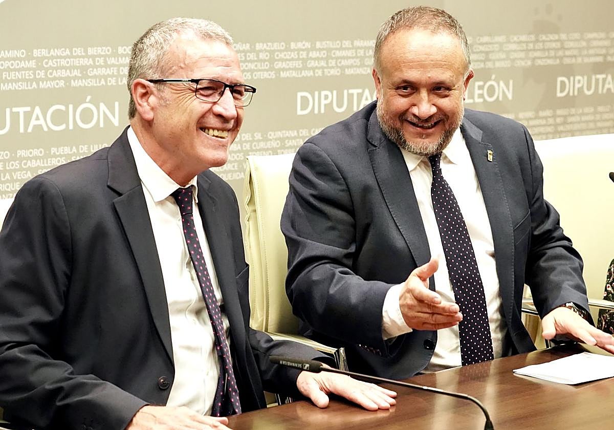 El presidente de la Diputación, Gerardo Álvarez Courel, se reúne con el secretario general para el Reto Demográfico, Francesc Boya.