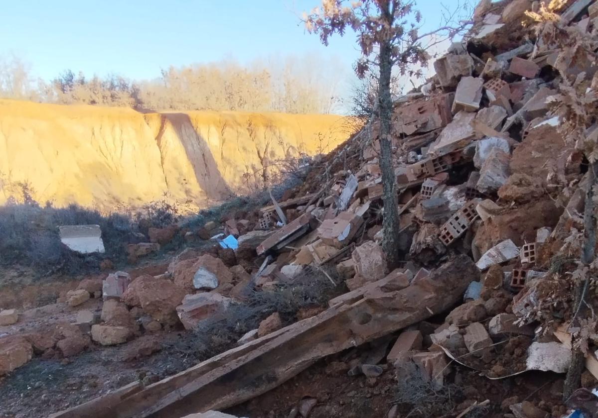 Los vecinos de Chozas de Arriba logran «frenar» el vertedero en La Barrera