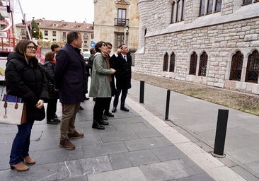 Quiñones elogia la «extraordinaria y envidiable» restauración de la Casa Botines de León
