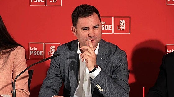 Acusan de disolver «sin previo aviso» dos agrupaciones y desde el PSOE de León lo niegan