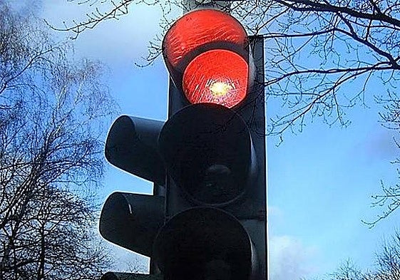 Imagen de archivo de un semáforo.