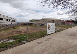 Las vallas cercan el solar de La Palomera.