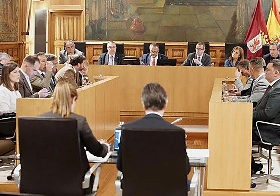 Imagen de archivo de un pleno en la Diptuación de León.