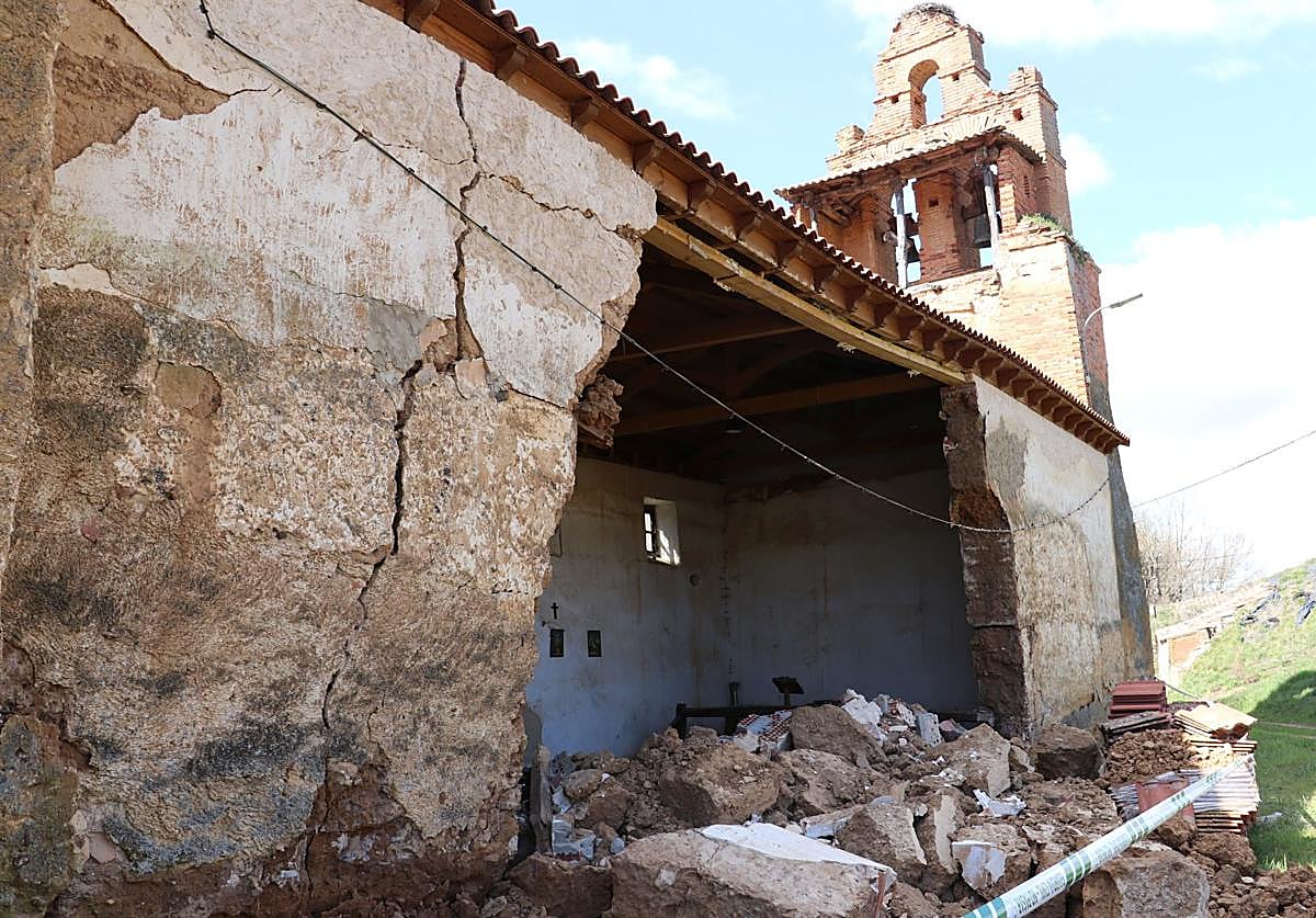 Derrumbe en Fresnellino: «Se nos ha caído la mitad de la iglesia, colapsó»