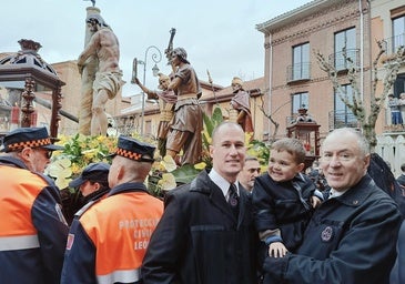 Tres generaciones nazarenas para las andas de la Flagelación